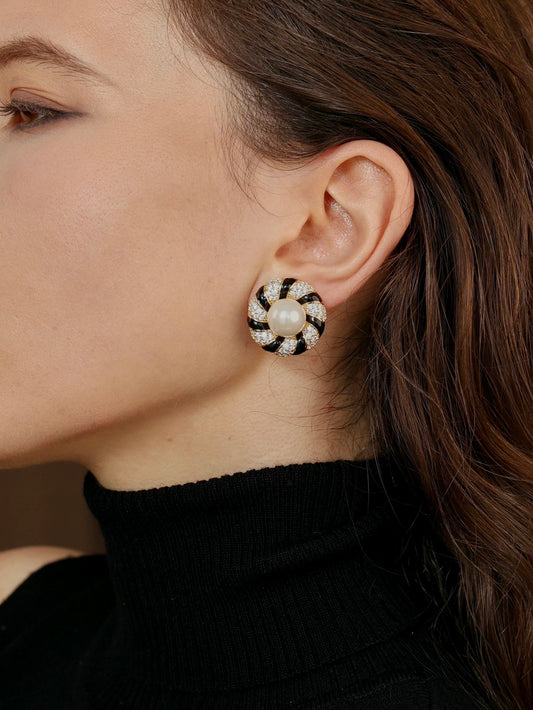 Noir Carousel
